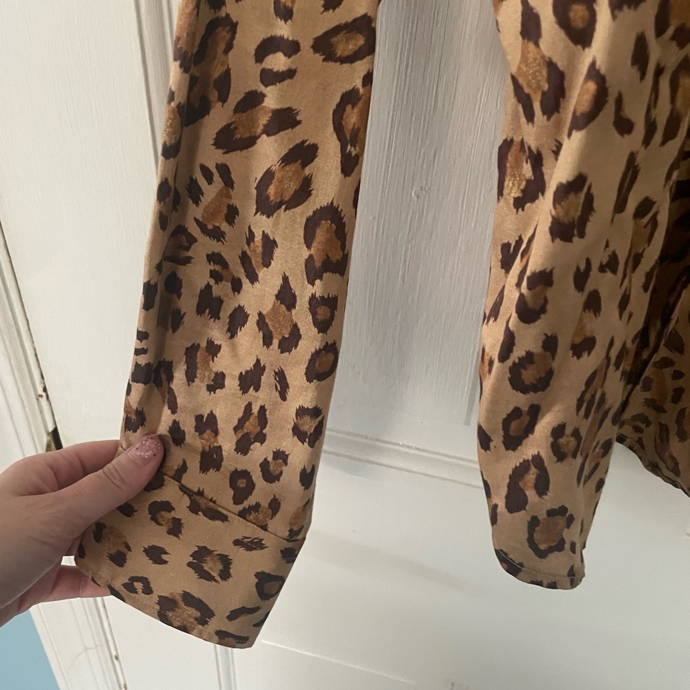 SOLD ❌ Lauren Ralph Lauren Leopard Print button down Shirt - Picture 3 of 6